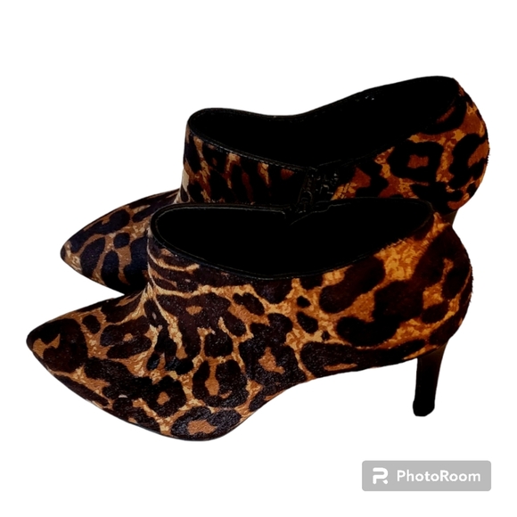 Antonio Melani, animal print, size 7.5 leather ankle booties. - Picture 2 of 4